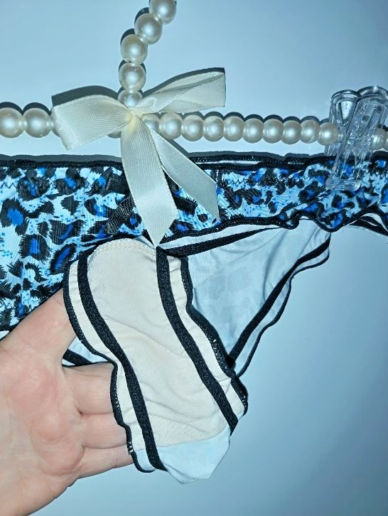 Women Blue Leopard Print Thong satin Knickers soft to skin Bow size 16-18 XL
