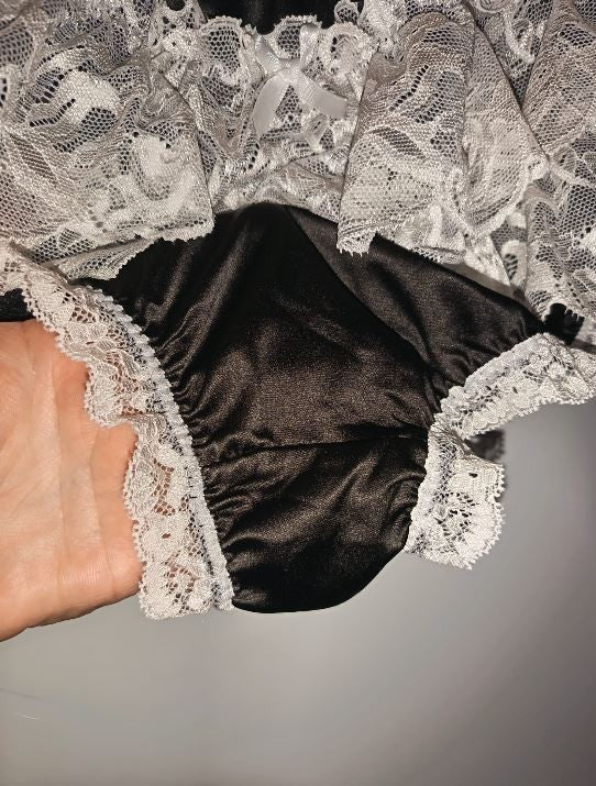 Beautiful silky feel knickers satin panties black sexy lace detail on bum size S