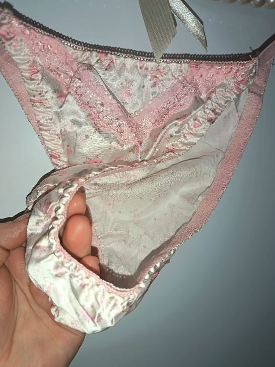 Womens  white Floral Thong Panties Lace trim Low Rise Soft silky feel size S 8