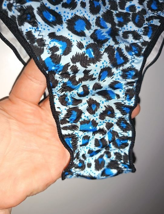 Women Blue Leopard Print Thong satin Knickers soft to skin Bow size 12-14 L