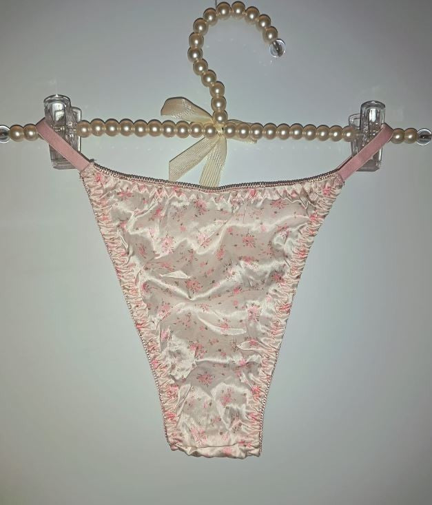 Womens  white Floral Thong Panties Lace Low Rise Soft silky feel size XL 16-18